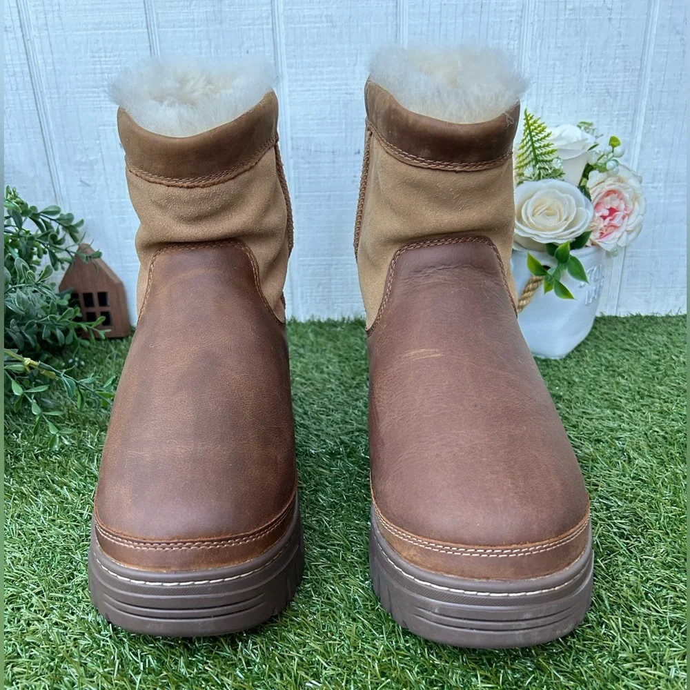 UGG Brown Heritage Pull-On Trailgazer Boots men size 9 gently used